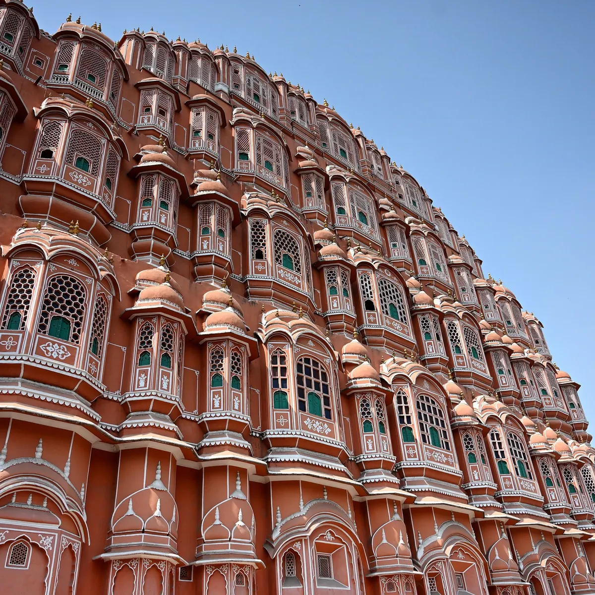 Pink sandstone windows of Hawa Mahal in Jaipur